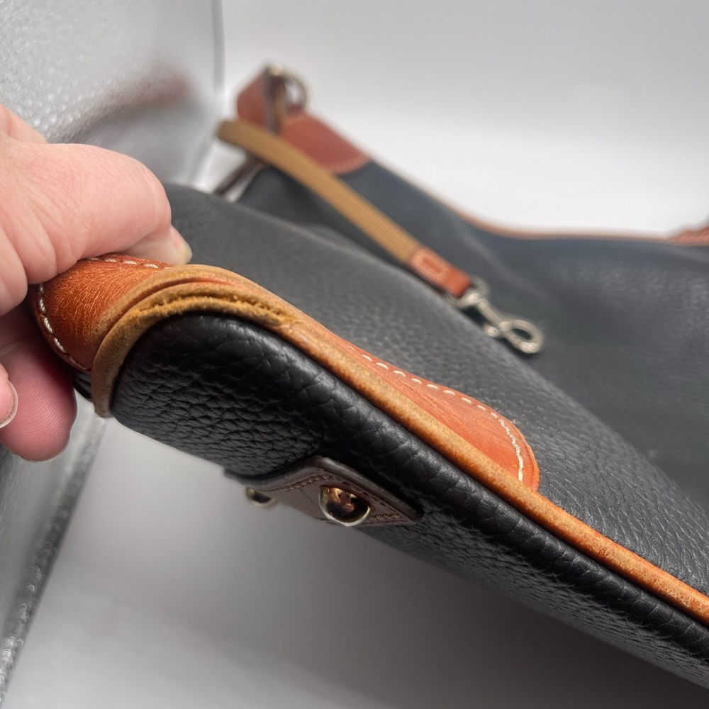 Dooney & Bourke Pebble Grain Leather Black Hobo Shoulder Purse (Pre-Owned) - Picture 4 of 16